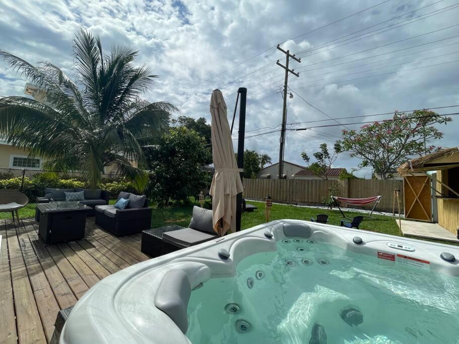 Hot Tub, Tiki Bar, Outdoor Shower, Near Intercoastal Waterway! West Palm Beach Exterior foto